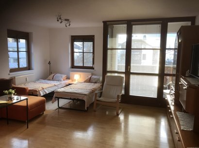 Wohnzimmer-mit-Notbetten.jpg