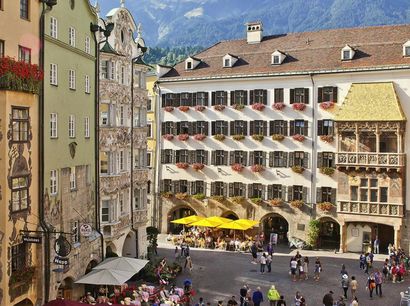 Altstadt-Goldenes-Dachl.jpg