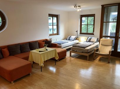 Wohnzimmer-mit-Betten-ab-6-Naechten.jpg